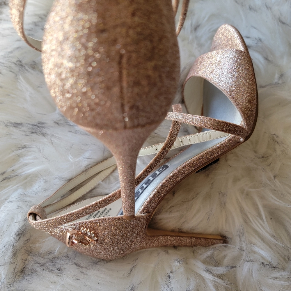 High heels - Picture 2 of 6
